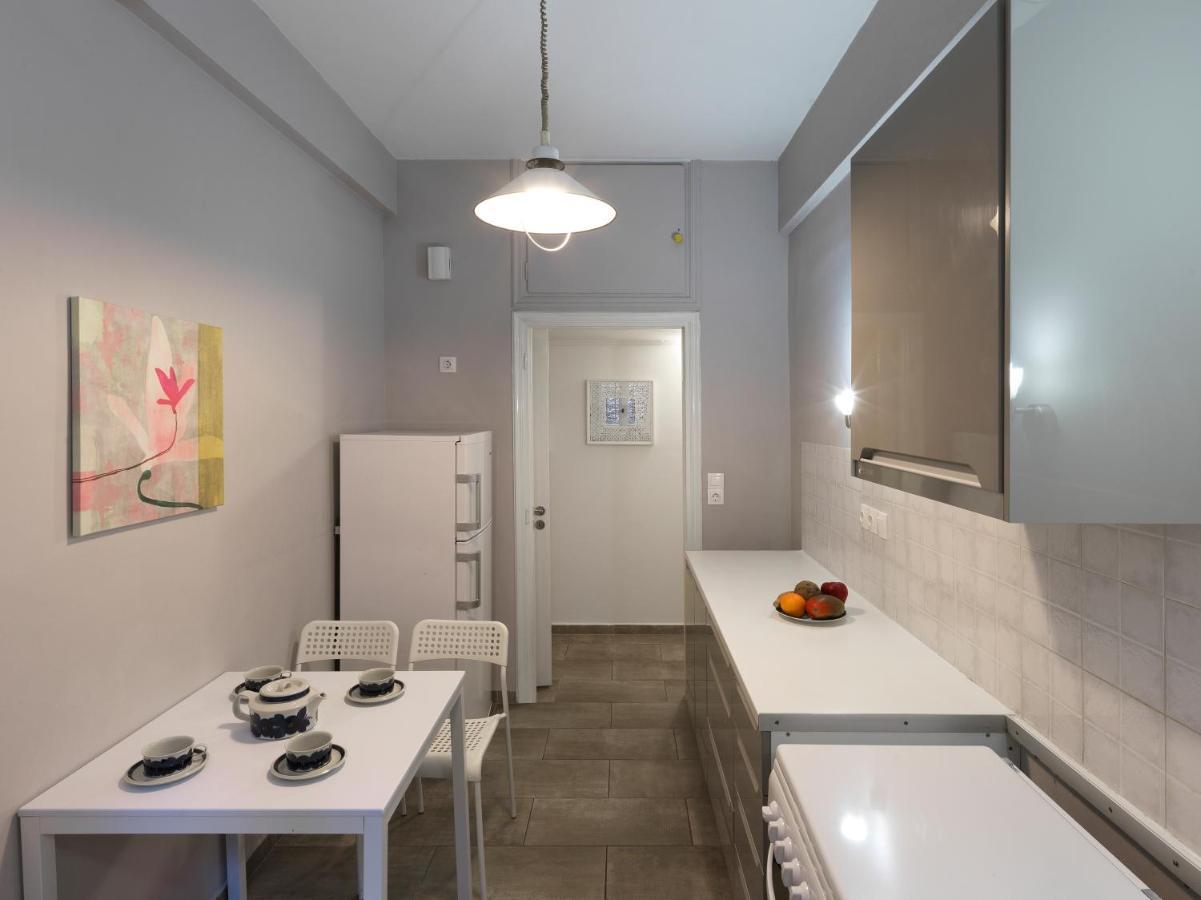 Spacious City Center Apartment Атина Екстериор снимка